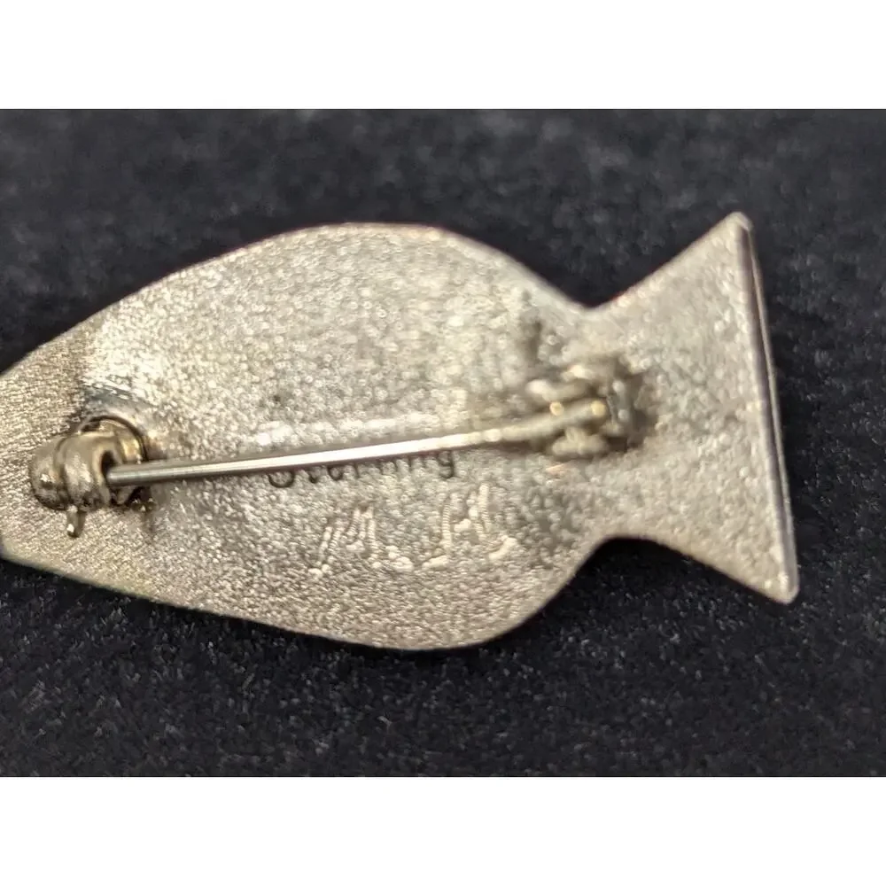 Sterling Silver small Pin/BroochSleeping Beauty bezel set stone